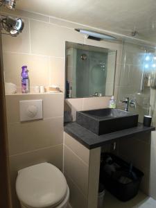 Koupelna v ubytování Appartement centre ville NIMES + 21 fotografií