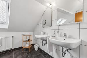 Koupelna v ubytování Hotel zum Erwin + 18 fotografií