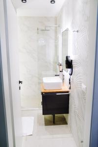 Koupelna v ubytování NS Luxury Suites