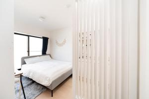 Postel nebo postele na pokoji v ubytování テルヌファビュル亀戸 - Tokyo Urban APT in a Japanese Local Shopping Street, with Direct Access to Shinjuku & Akihabara + 29 fotografií