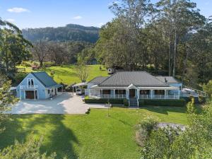 an aerial view of a house with a yard at South Haven in Upper Kangaroo River