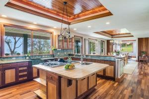 Η κουζίνα ή μικρή κουζίνα στο Luxury Oceanview Estate