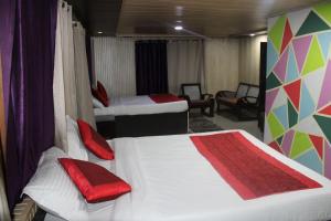 Ένα ή περισσότερα κρεβάτια σε δωμάτιο στο Snowberry Resort +9 φωτογραφίες