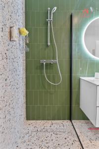 Et badeværelse på Studio axxis nova seaside-Parcare GRATIS