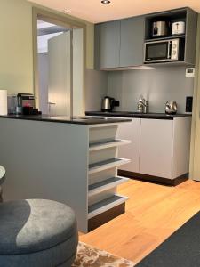 HOP Apartments & Suites的厨房或小厨房