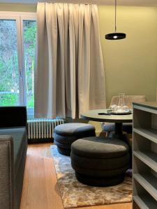 HOP Apartments & Suites的休息区