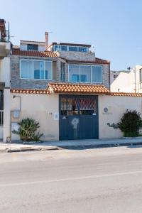 Το κτήριο όπου στεγάζεται  το διαμέρισμα