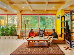 Posezení v ubytování The Hosteller Kasol