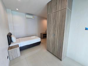 ToffyHome客房内的一张或多张床位