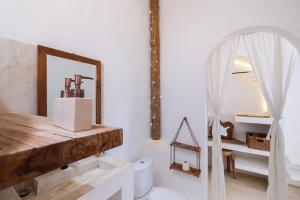 Ένα μπάνιο στο Boho-Chic Canggu 3 BR Pool Villa - Great Location