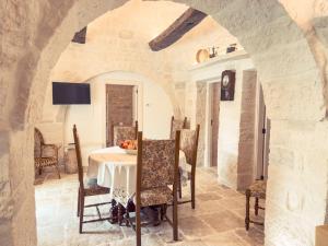 TV a/nebo společenská místnost v ubytování Profumi del Melograno Trulli Resort