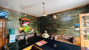 Predel za sedenje v nastanitvi Sita Hotel & Cottage, Manali - A Boutique Wellness Hotel