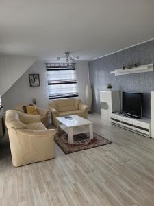 TV a/nebo společenská místnost v ubytování HeimatNest