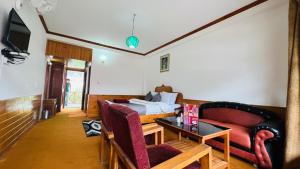 TV in/ali zabaviščno središče v nastanitvi Sita Hotel & Cottage, Manali - A Boutique Wellness Hotel