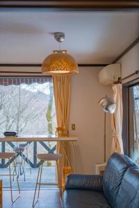 Ruang duduk di Sengokuhara Kintoki Stay 仙石原 金時ヒルハウス 金時山登山に便利 BBQ設備あり