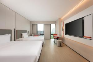 Postel nebo postele na pokoji v ubytování Holiday Inn Express Kunshan Yushan by IHG