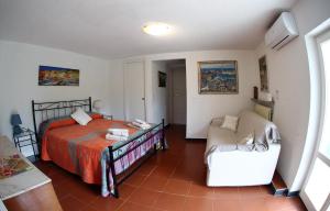 A bed or beds in a room at Villa Maremonti - con 3 piscine