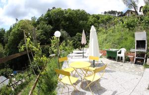 A garden outside Villa Maremonti - con 3 piscine