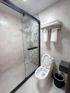 A bathroom at 蓬莱楠舍清和民宿 蓬莱阁海水浴场店 Még 19 kép