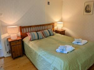 a bedroom with a bed with two towels on it at Sotanäs Huldas in Fegen