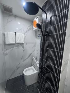 Koupelna v ubytování Chani Home