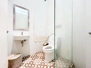 Koupelna v ubytování Alita Hotel Sanur