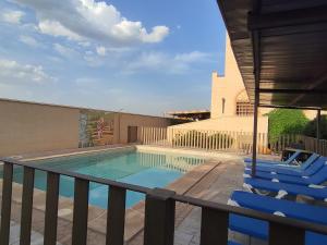 Basen w obiekcie Casa Rural La Alcazaba lub w pobliżu