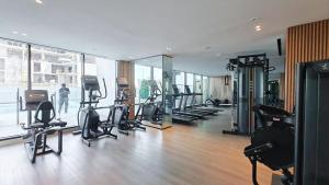 Phòng/tiện nghi tập thể dục tại A Superb and Amazing Studio in Binghatti Lavender with Balcony