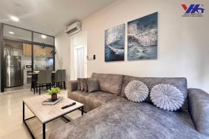 Χώρος καθιστικού στο Luxurious 2BDR Free Netflix at KLIA, Arena