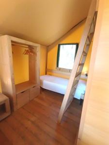 Postel nebo postele na pokoji v ubytování Glamping Podere Poggiagrilli