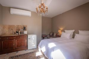 Le Château du Sollier - Charme calme et confort climatisation à 5mn du peage客房内的一张或多张床位