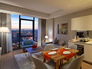 Posezení v ubytování Movenpick Living Istanbul West