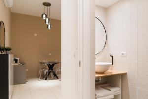 a bathroom with a sink and a mirror at Dieci by Comorooms in Como
