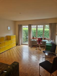 Khu vực ghế ngồi tại YveSkinYoga