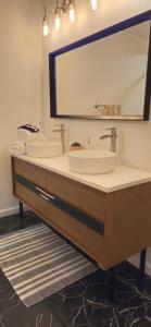 Bagno di Breathe Easy Here in Buda 3bd 2ba Home
