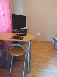 a desk with a computer monitor and a chair at Apartman a Déliparton in Szántód