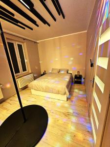 Ένα ή περισσότερα κρεβάτια σε δωμάτιο στο Dark Romance- Apartament BDSM Greya dla Zakochanych Par +8 φωτογραφίες