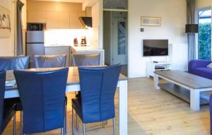 a kitchen and living room with a table and chairs at Awesome Home In Vlagtwedde With Wifi in Vlagtwedde +19 photos