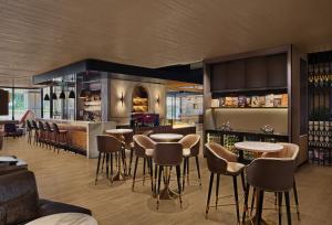 Lounge atau bar di The Park Lane Hong Kong, Autograph Collection