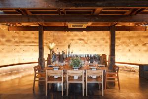 Restaurace v ubytování Vows Villa Beachfront