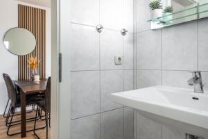 Koupelna v ubytování 1 Relax Homedesign Wohntraum in Geesthacht mit Elbblick bei HH + 60 fotografií