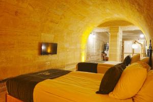 A seating area at Kayra Cave Suites