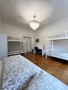 Postel nebo postele na pokoji v ubytování Rooms Miklošičeva