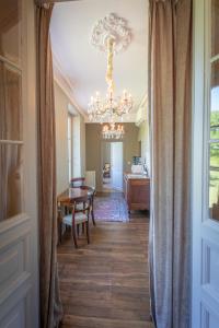 布尔日Le Château du Sollier - Charme calme et confort climatisation à 5mn du peage的相册照片