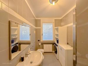 Koupelna v ubytování Aspromonte Lakeside Suite - Lecco Garden Retreat + 43 fotografií