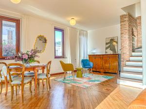 Et opholdsområde på Villa Corelli - Parking and Exclusive garden