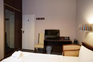 TV a/nebo společenská místnost v ubytování Hotel Xantener Eck