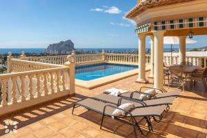 Basen w obiekcie Villa Gran Sol by Abahana Villas lub w pobliżu