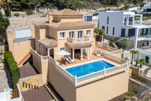 Basen w obiekcie Villa Gran Sol by Abahana Villas lub w pobliżu