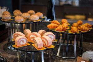 Makanan di atau berdekatan hotel